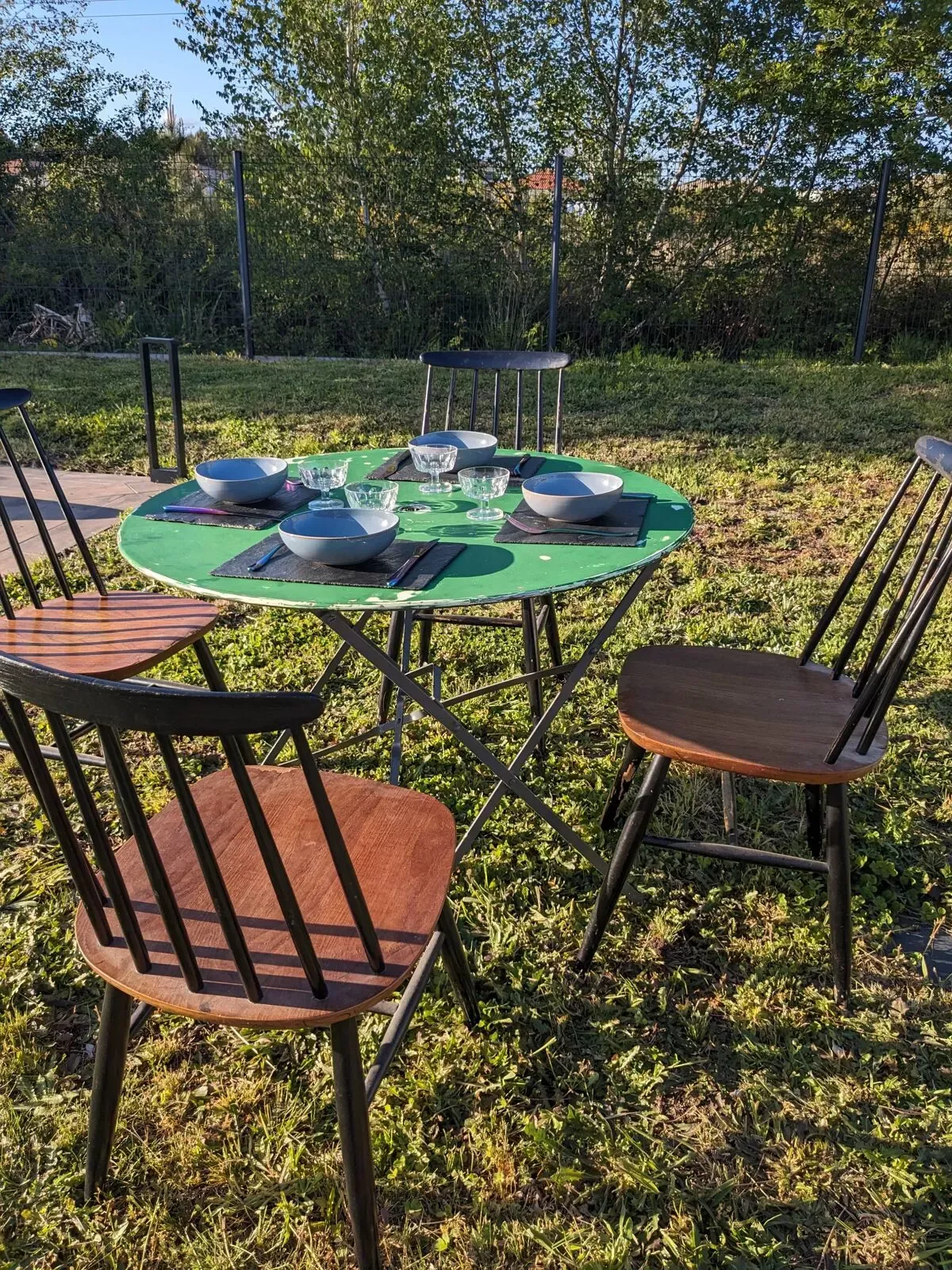 Illustration numéro 2 du produit Table de jardin pliante vintage verte