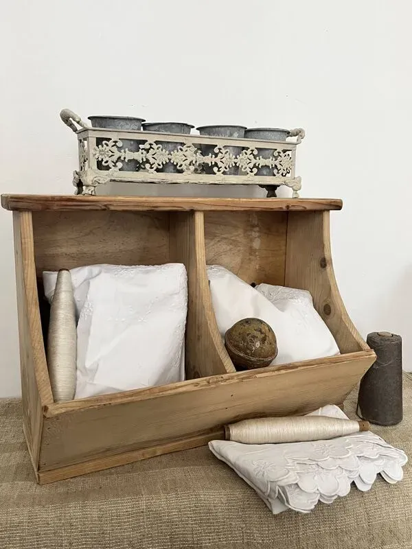 Illustration numéro 2 du produit Meuble de rangement, meuble à casiers