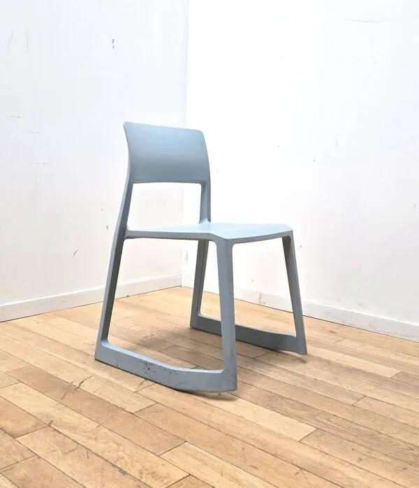 Illustration numéro 2 du produit Suite de 3 chaises Tip Ton, Vitra