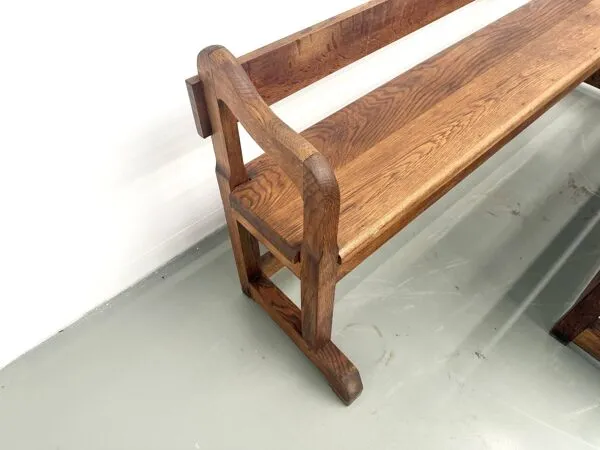 Illustration numéro 2 du produit Paire de bancs de collectivité en chêne massif, années 50