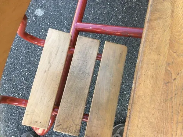 Illustration numéro 2 du produit Pupitre d'écolier vintage