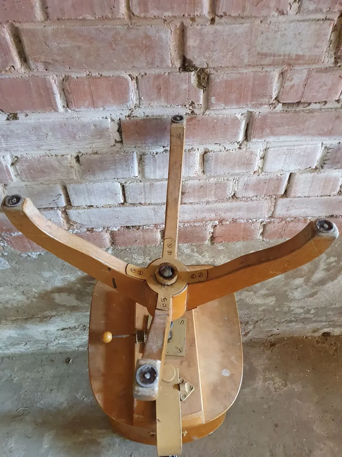 Illustration numéro 2 du produit Chaise industriel 1960