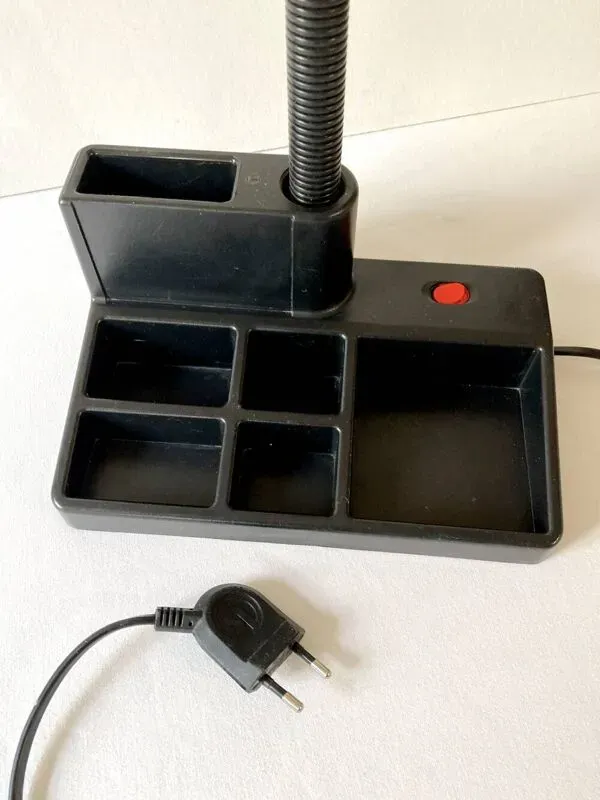 Illustration numéro 2 du produit Lampe de bureau vintage, made in Germany, années 1980