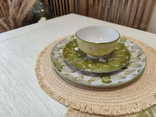 Illustration numéro 2 du produit Table basse en bois exotique avec son verre securit de protection