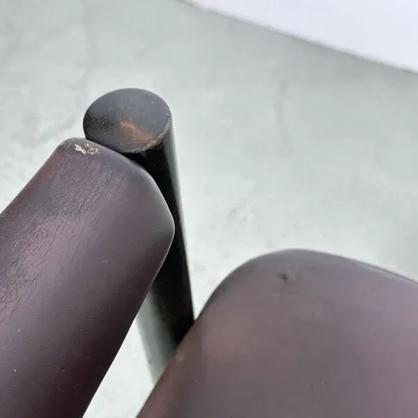 Illustration numéro 2 du produit Fauteuil club italien en cuir années 1980