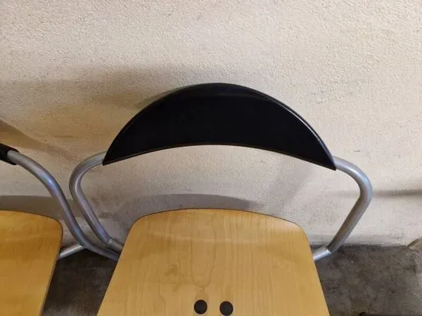 Illustration numéro 2 du produit 4 chaises en hêtre MB9918 par Vico Magistretti pour Fritz Hansen