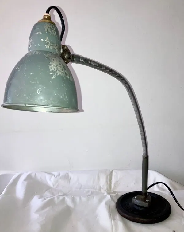 Illustration numéro 2 du produit Lampe d'atelier flexible
