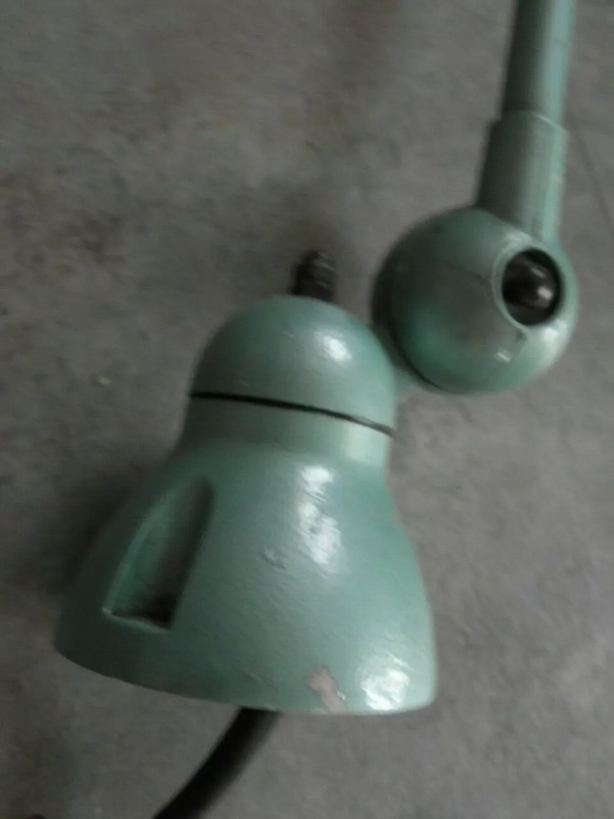 Illustration numéro 2 du produit Lampe industrielle Jielde de bureau ou murale