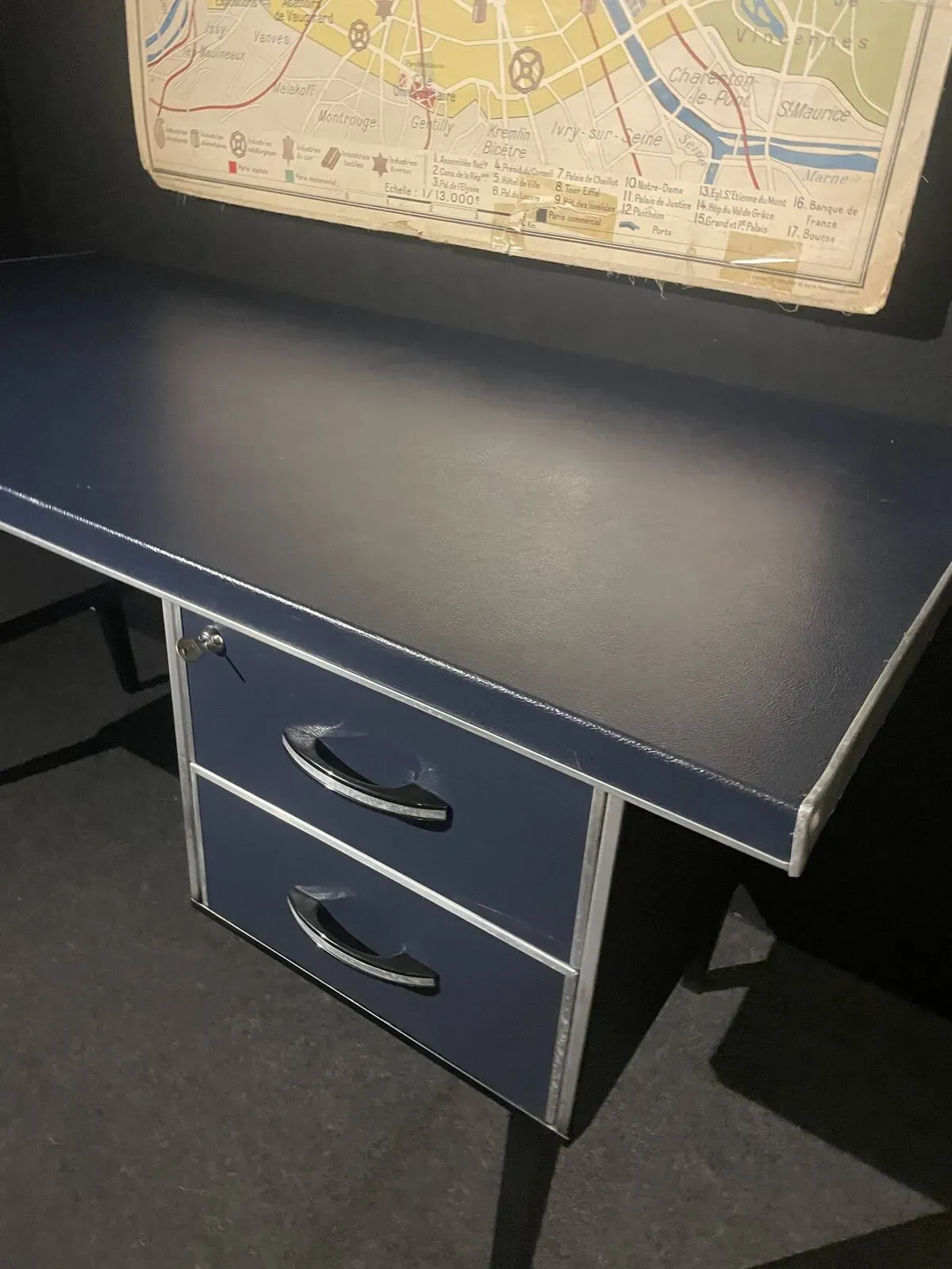 Illustration numéro 2 du produit Bureau vintage industriel des années 60