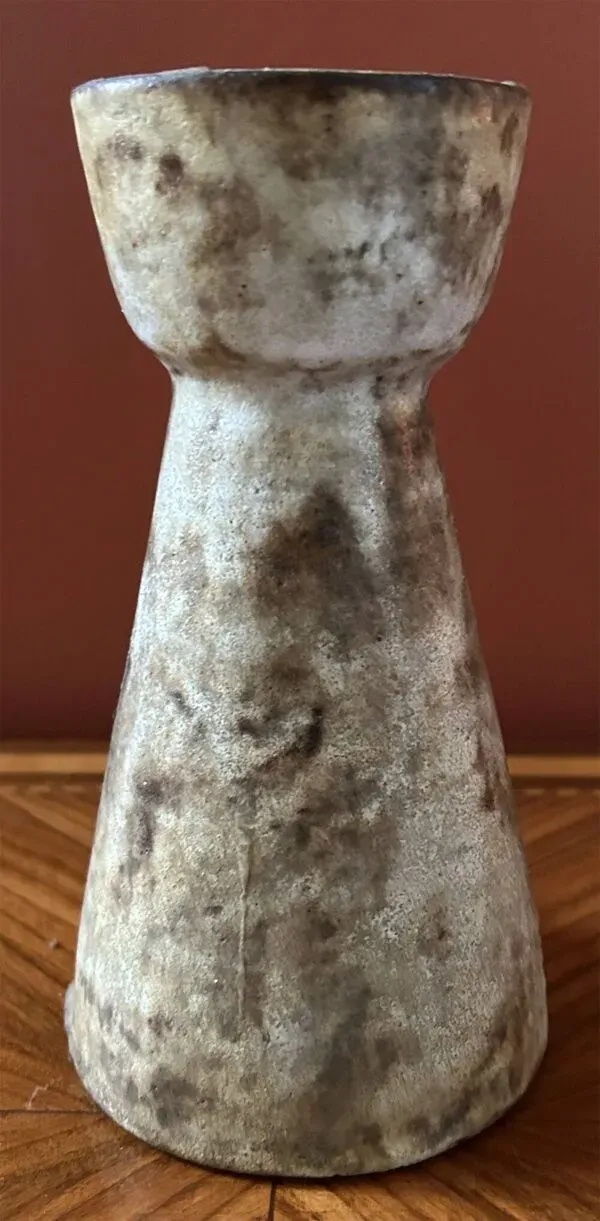 Illustration numéro 2 du produit Bougeoir en céramique signé A. Kostanda – Vallauris, années 1950