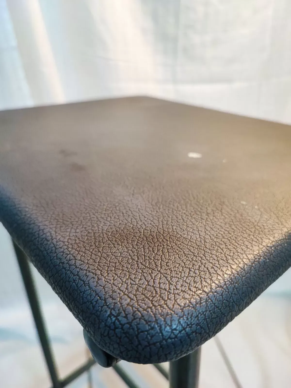 Illustration numéro 2 du produit Desserte table de chevet industriel