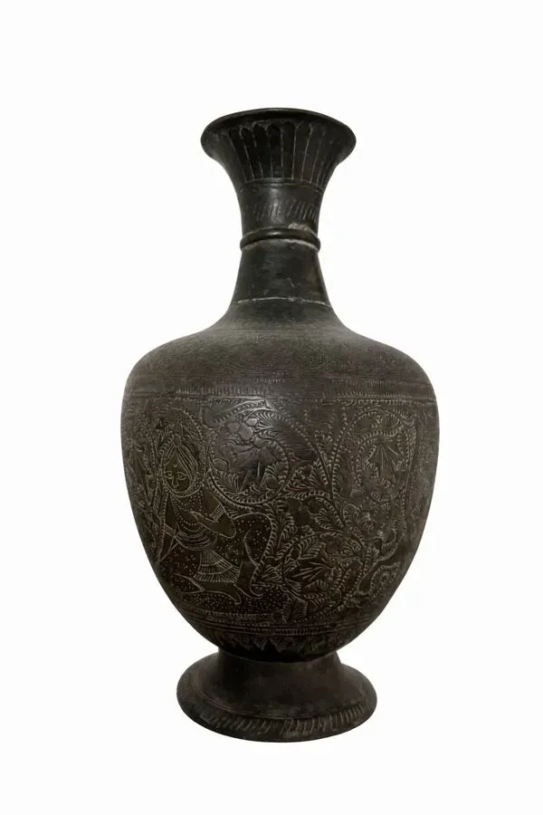 Illustration numéro 2 du produit Vase décoratif en métal gravé d’Inde, fin XIXᵉ – milieu XXᵉ siècle