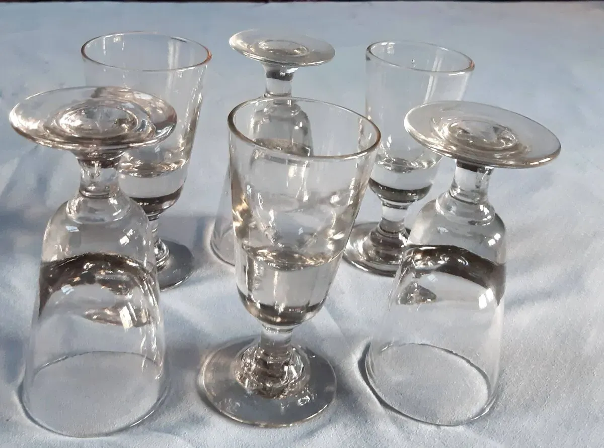 Illustration numéro 2 du produit 6 verres à café anciens en verre soufflé