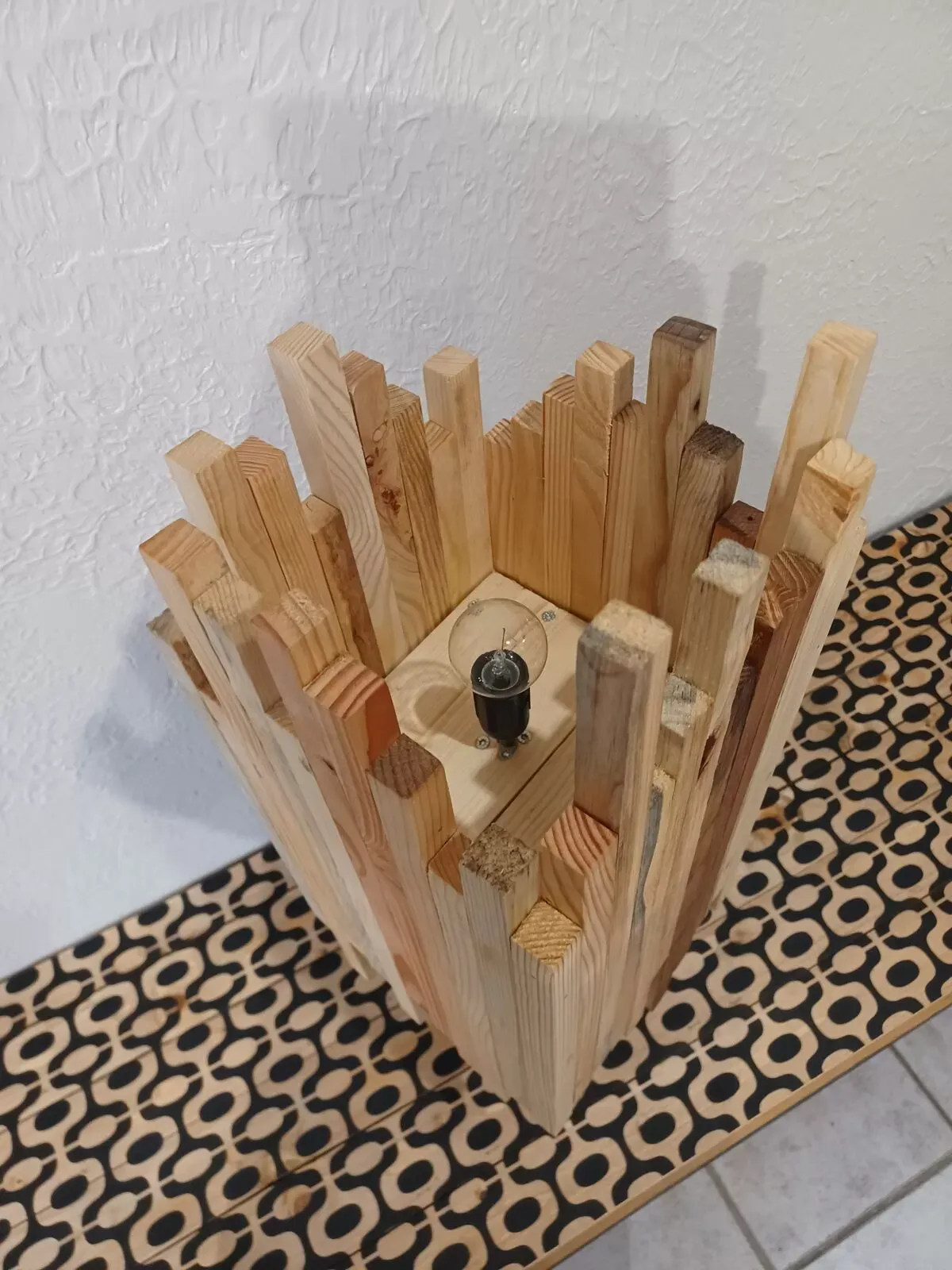 Illustration numéro 2 du produit Lampe à poser