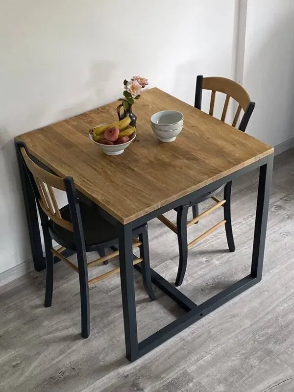 Illustration numéro 2 du produit Table