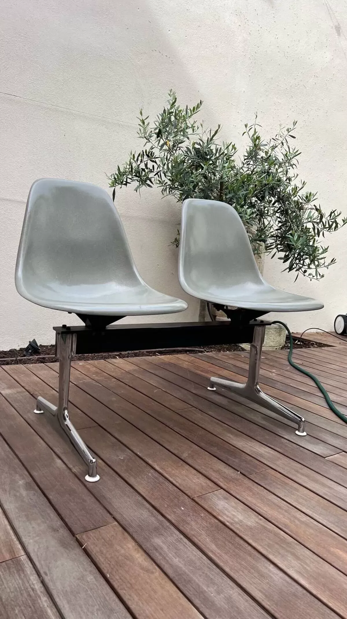 Illustration numéro 2 du produit Banc deux places Charles Eames par Vitra