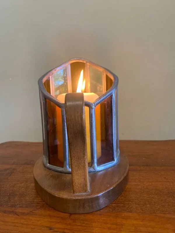 Illustration numéro 2 du produit Bougeoir bois et vitrail