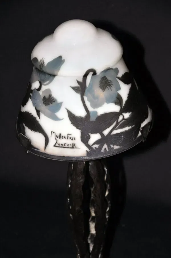 Illustration numéro 2 du produit Lampe en pâte de verre et fer forgé signée Muller Frères