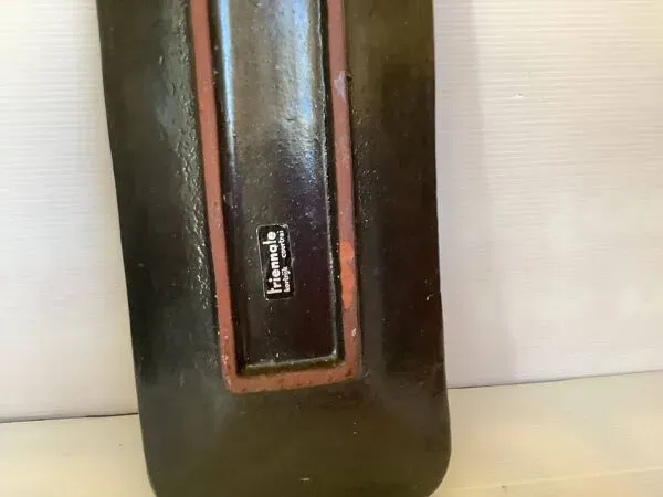 Illustration numéro 2 du produit Vide poche rouge triennale Kortrijk Courtrai