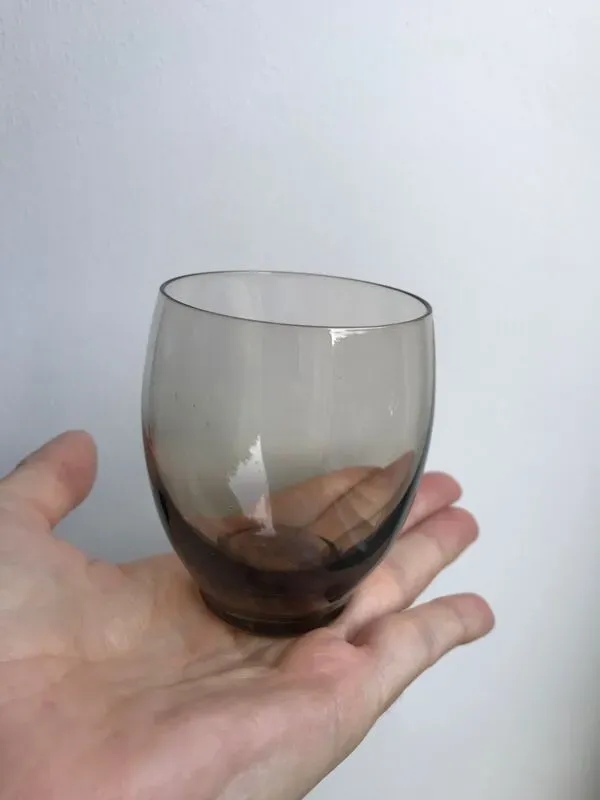 Illustration numéro 2 du produit lot de 9 verres à eau design en verre fumé art déco années 30