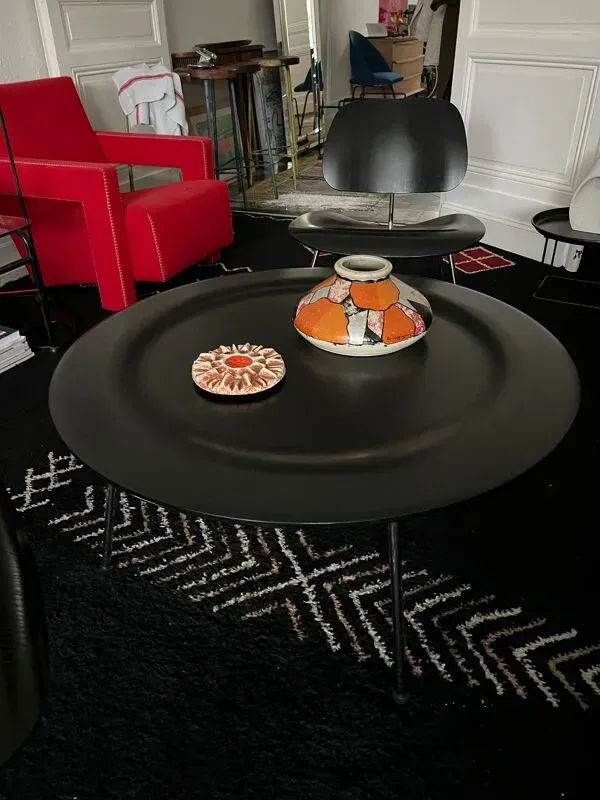Illustration numéro 2 du produit Table basse CTM par Charles et Ray Eames