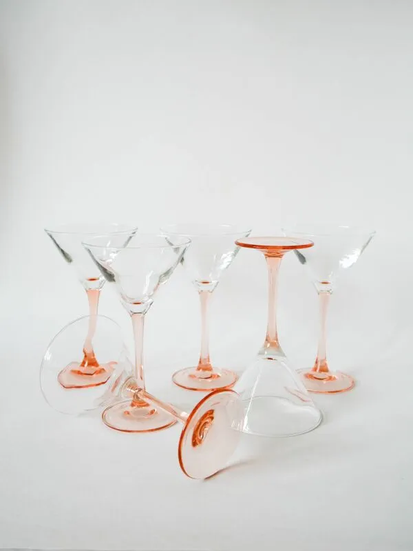 Illustration numéro 2 du produit Lot de 6 verres à cocktails en verre à pieds rose Luminarc Made in France,
