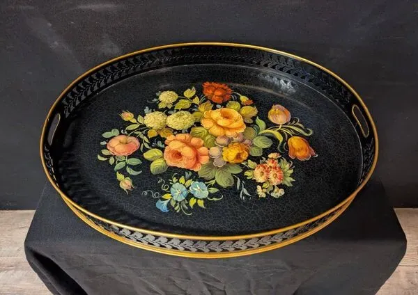 Illustration numéro 2 du produit Grand plateau ovale en tôle peinte, style Napoléon III