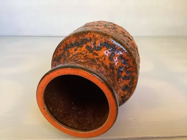 Illustration numéro 2 du produit Vase orange écume de mer fat lava