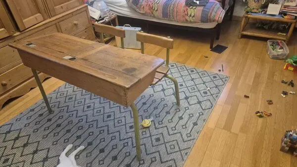 Illustration numéro 2 du produit Bureau  d’écolier