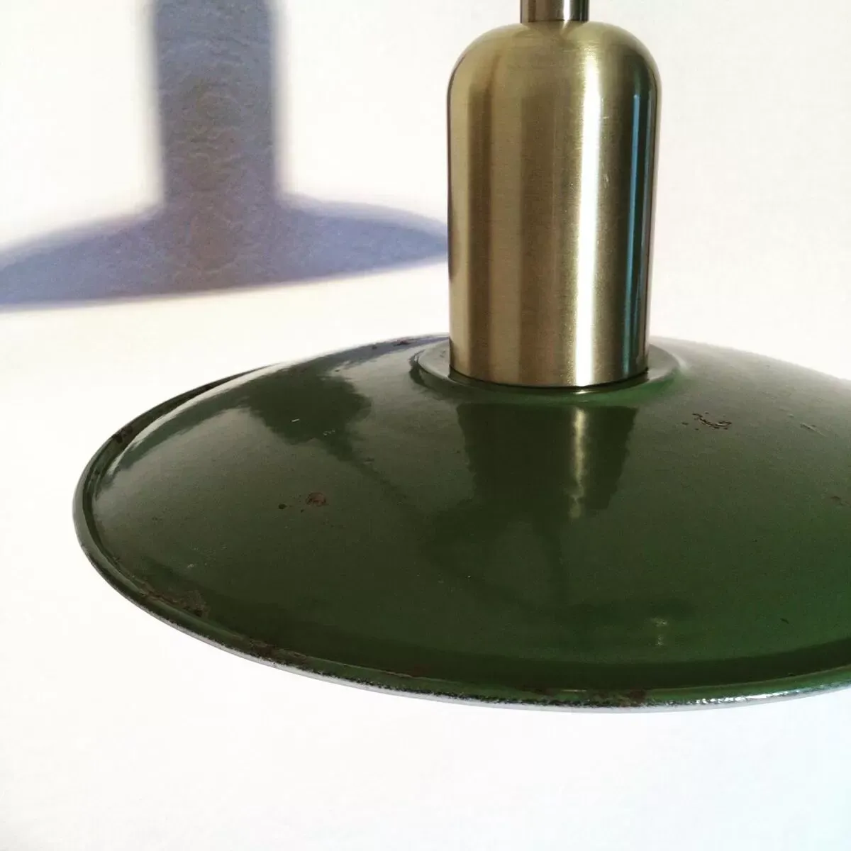 Illustration numéro 2 du produit Suspension verte 1950