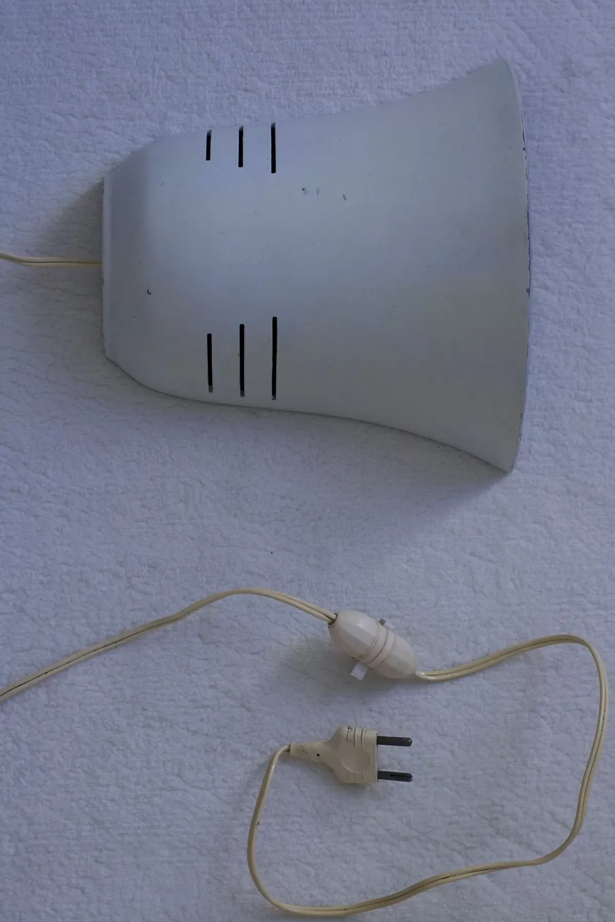 Illustration numéro 2 du produit Applique moderniste