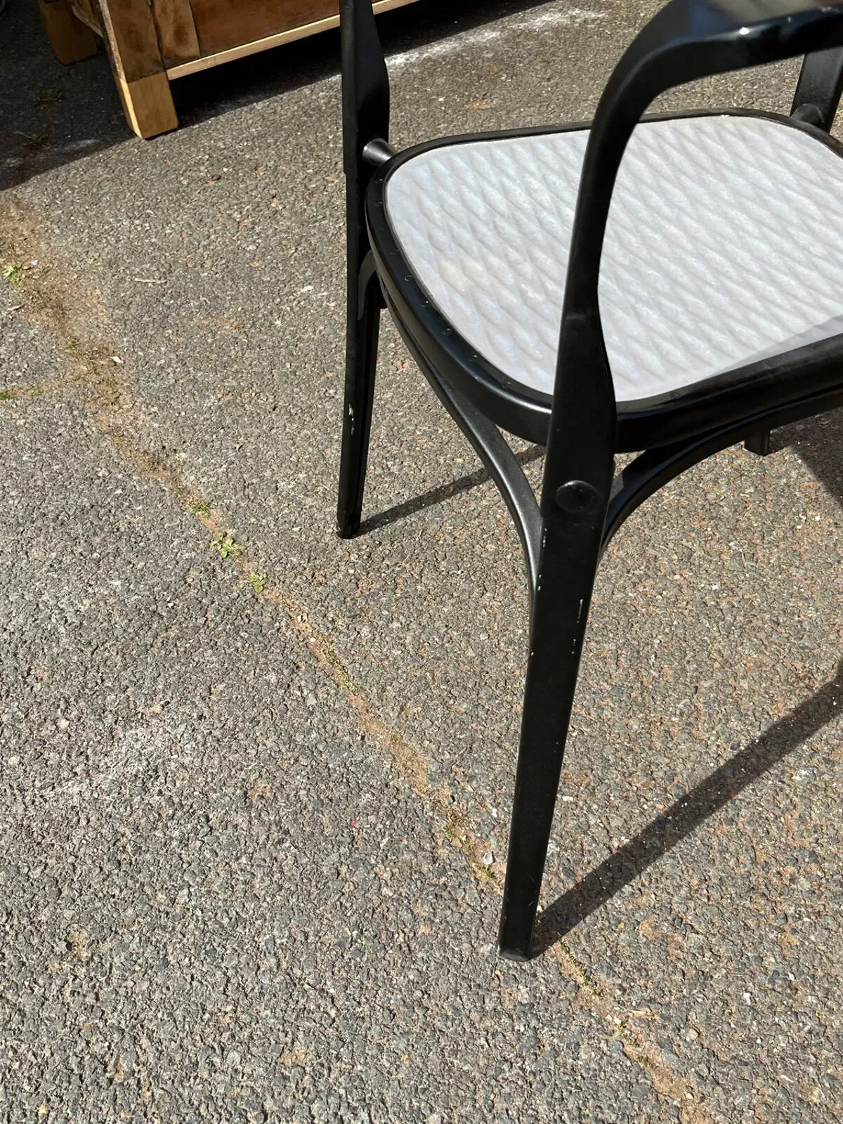 Illustration numéro 2 du produit Chaises Gaston Viort