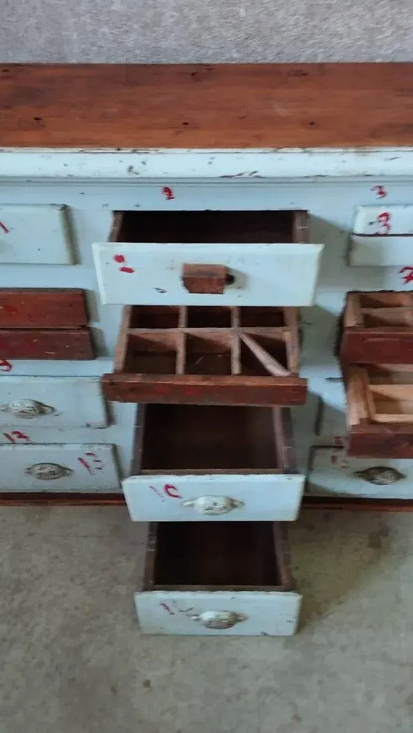 Illustration numéro 2 du produit Meuble de métier