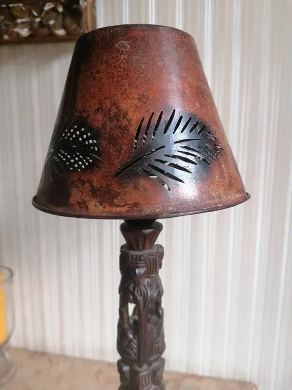 Illustration numéro 2 du produit Lampe originale  abat jour en tole