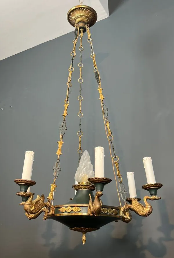 Illustration numéro 2 du produit Lustre de style Empire en bronze, tôle verte et flamme en verre moulé