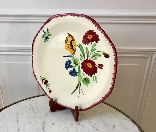 Illustration numéro 2 du produit Plat à tarte Pexonne peint à la main modèle ''Ophélia'' années 40