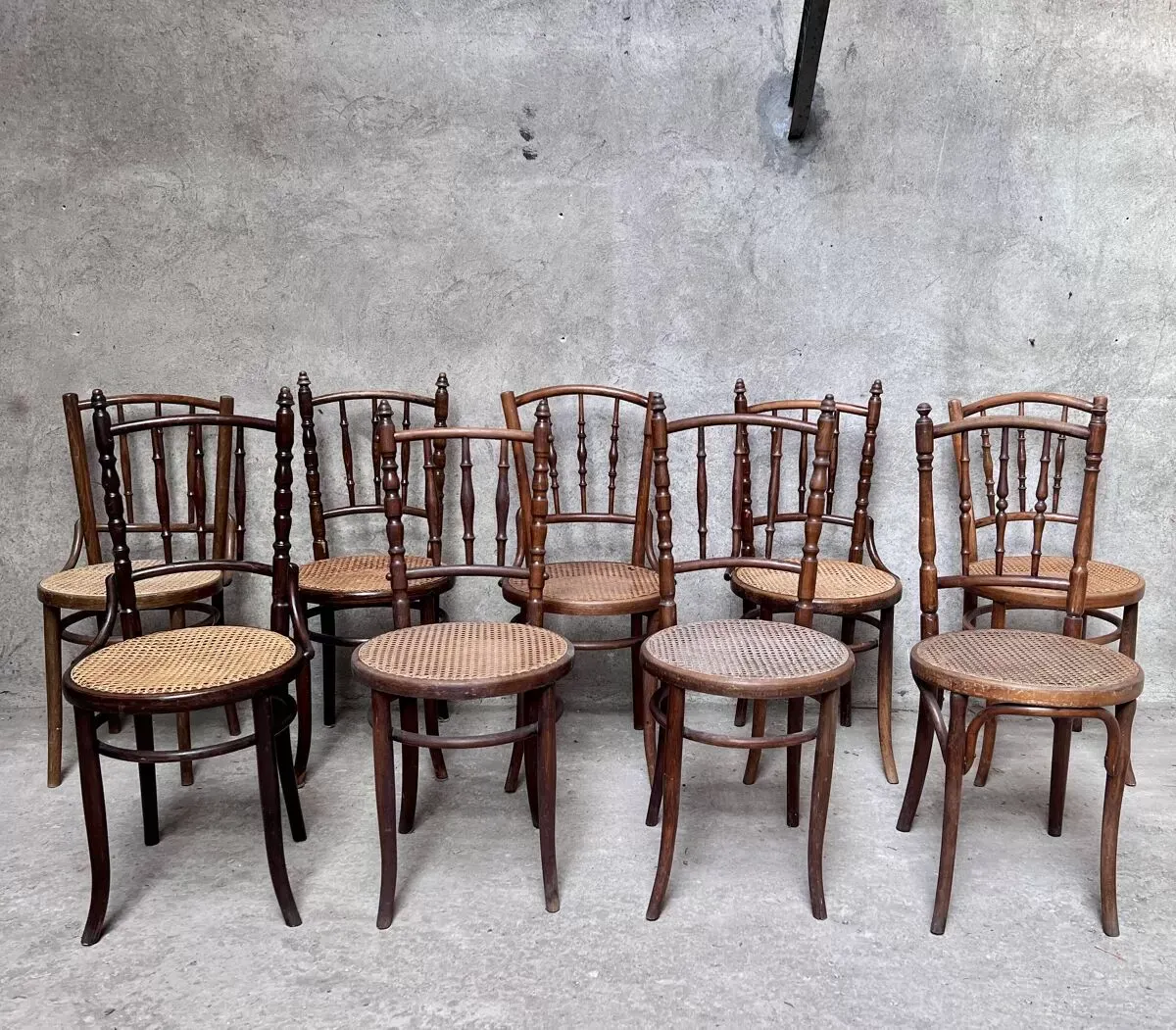 Illustration numéro 2 du produit Série de 7 Chaises bistrot cannée cannage ancien troquet