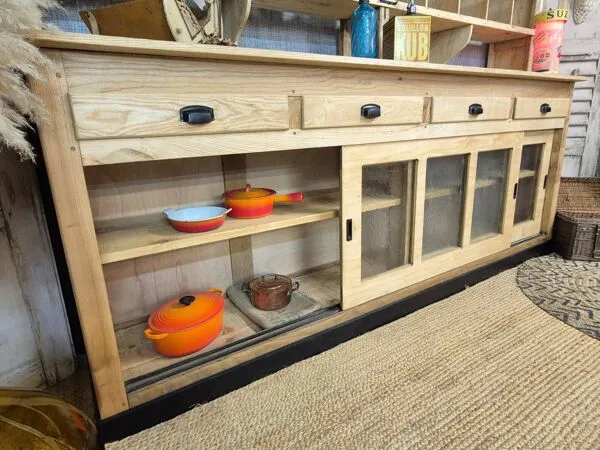 Illustration numéro 2 du produit Ancien meuble de métier