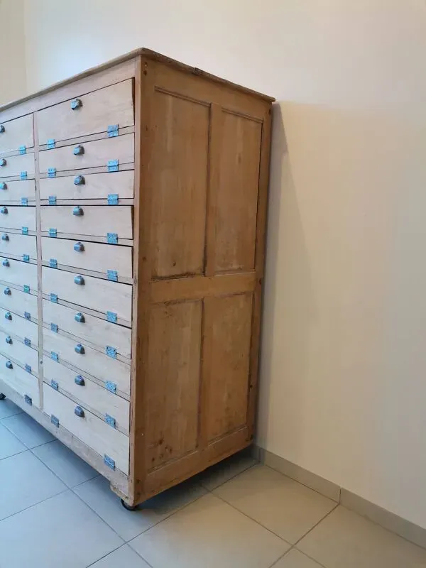 Illustration numéro 2 du produit Meuble de métier : meuble de boulanger