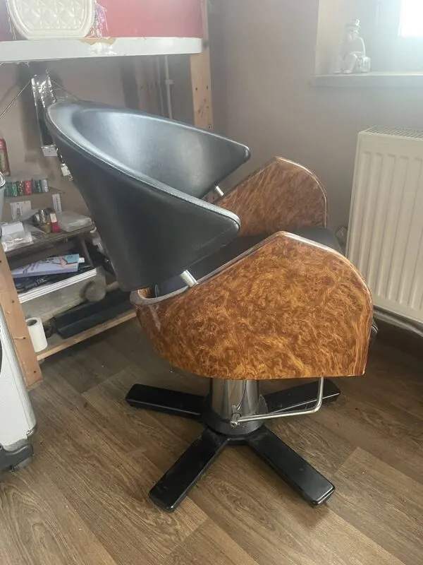 Illustration numéro 2 du produit Fauteuil de coiffeur vintage Space Age — effet ronce, années 1970