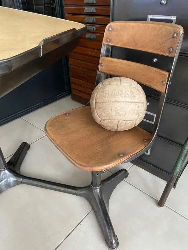 Illustration numéro 2 du produit Pupitre d'écolier américain vintage