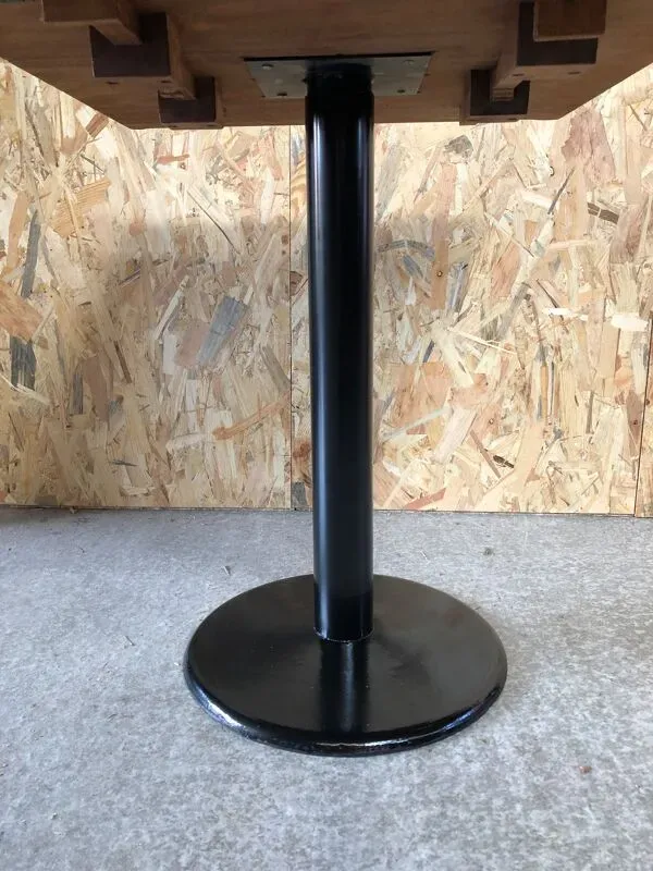 Illustration numéro 2 du produit Ancienne table de bistrot pied fonte noir