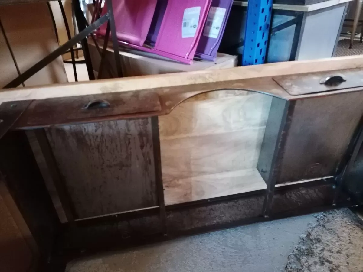 Illustration numéro 2 du produit Bureau industriel métal brut