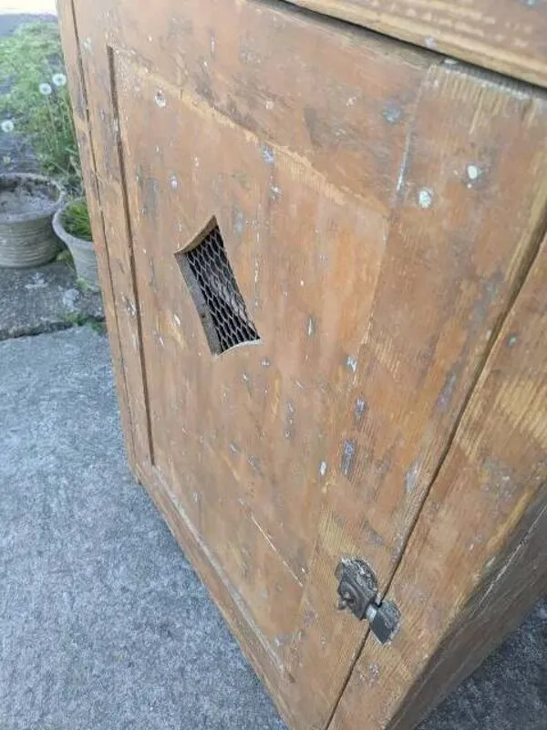 Illustration numéro 2 du produit Buffet, garde-manger