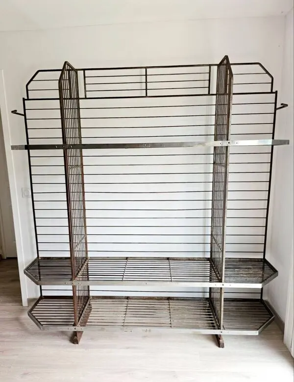 Illustration numéro 2 du produit Grande étagère de boulangerie design industriel