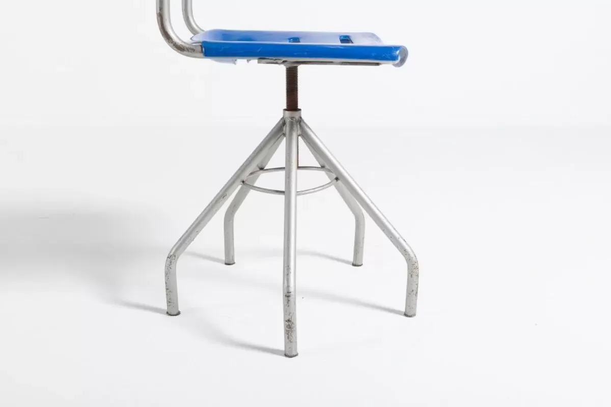 Illustration numéro 2 du produit Tabouret industriel vintage