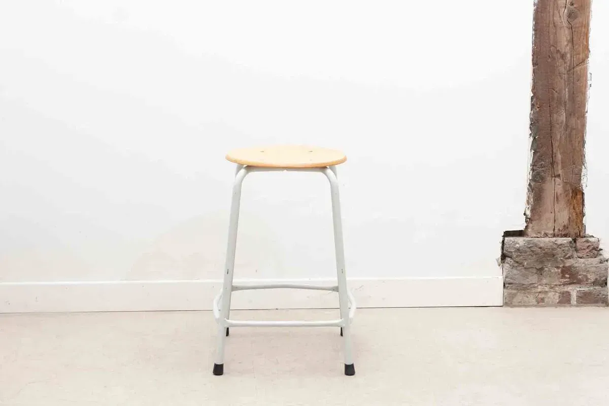 Illustration numéro 2 du produit Tabouret mi-haut chêne et blanc