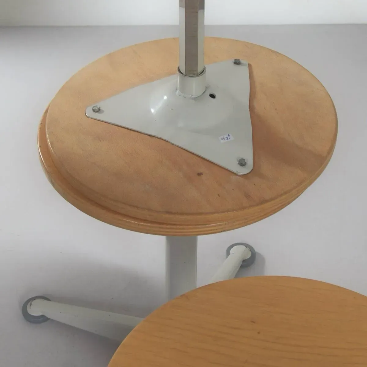 Illustration numéro 2 du produit TABOURET VINTAGE DE FRISO KRAMER POUR AHREND THE CIRCLE, ANNÉES 1960