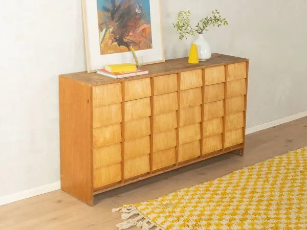 Illustration numéro 2 du produit Commode vintage avec trente tiroirs, en bois de frêne, années 1950.