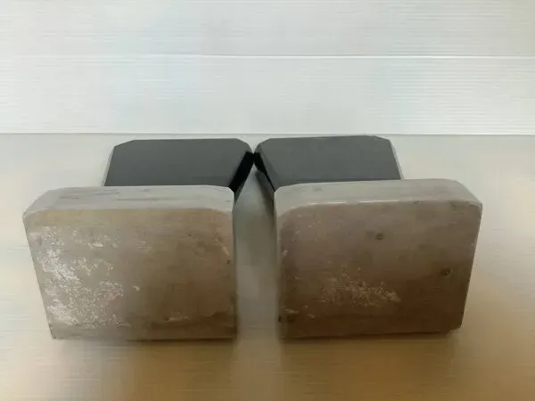 Illustration numéro 2 du produit Paire de serre livres asymétriques en marbre art déco